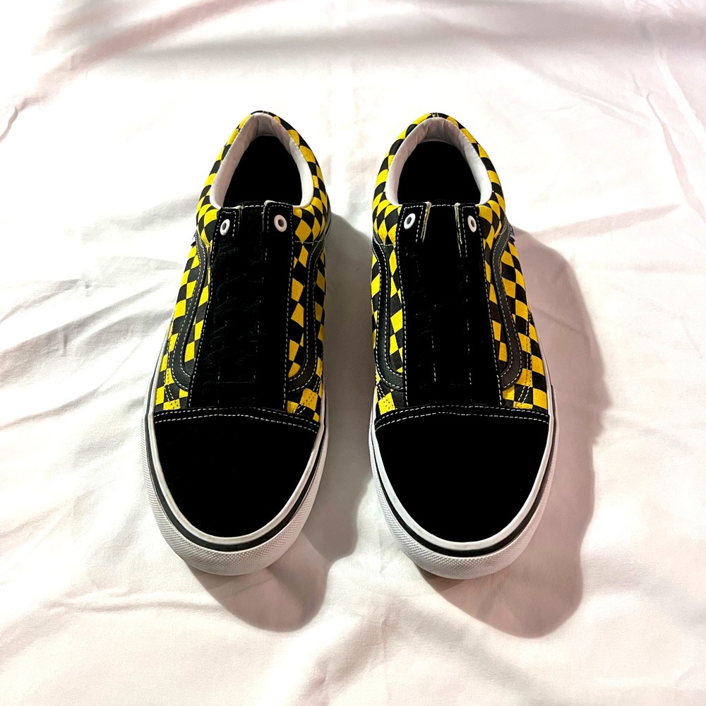 OLD SKOOL PRIMARY CHECK SHOE Size 11 (USED) Worn Twice - Great Condition